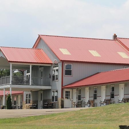 Golden Knight Inn And Suites Rock Stream Esterno foto