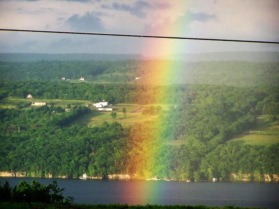 Golden Knight Inn And Suites Rock Stream Esterno foto