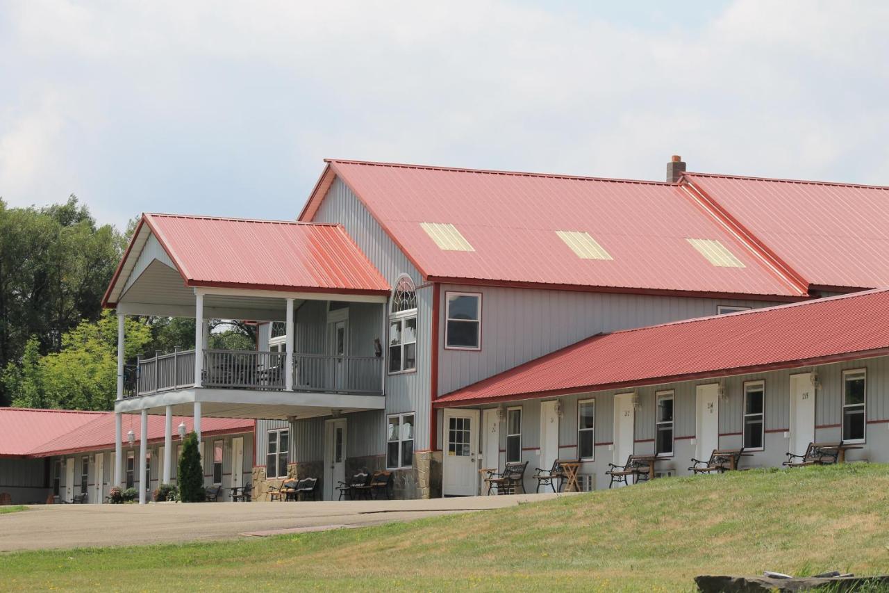 Golden Knight Inn And Suites Rock Stream Esterno foto